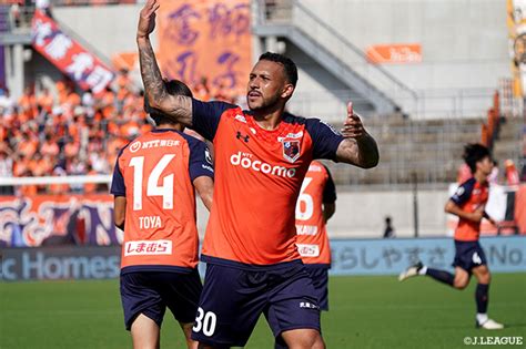 j2 j3 3pm|首位の大宮が2位に15ポイント差をつけてシーズンを折り返す。.